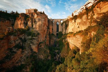 Puente Nuevo ya da İspanya 'nın Ronda kentindeki Yeni Köprü