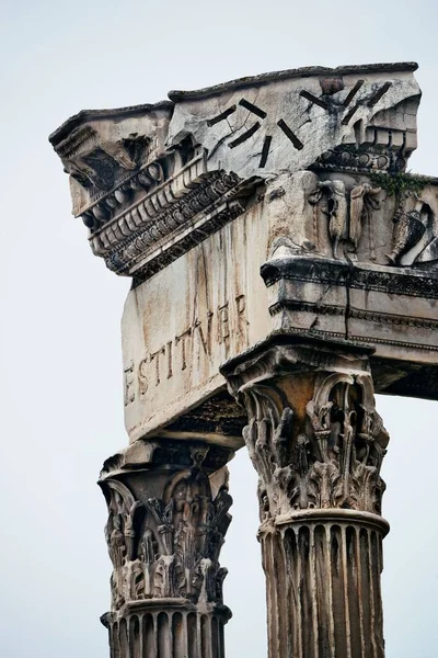 Colunas Fórum Roma Com Ruínas Edifícios Históricos Itália — Fotografia de Stock