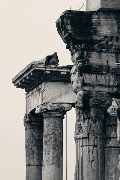 Sloupce Římské Fórum Troskami Historických Budov Itálie — Stock fotografie