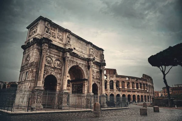 イタリア ローマのコンスタンティンとコロッセオのアーチ — ストック写真