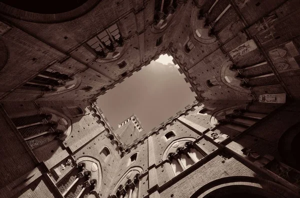 Pátio Antiga Cidade Medieval Siena Itália — Fotografia de Stock
