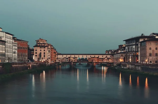 Ponte Vecchio Nad Rzeką Arno Zmierzchu Zachodzie Słońca Florencji — Zdjęcie stockowe