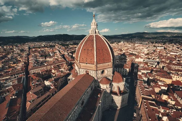 フィレンツェのドゥオーモ サンタ マリア フィオーレ鐘楼の上から見たイタリア — ストック写真
