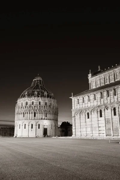 Talya Kilise Kubbesi Olan Pisa Piazza Dei Miracoli — Stok fotoğraf