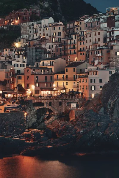 Манарола Дивиться Середземне Море Будинками Над Скелею Cinque Terre Вночі — стокове фото