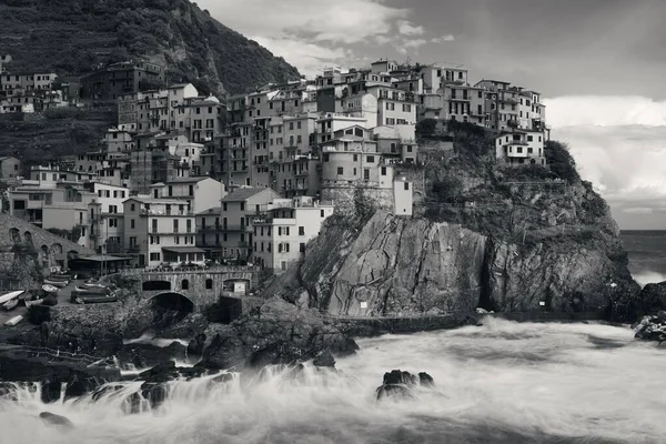 Manarola Kijkt Uit Middellandse Zee Met Gebouwen Boven Klif Cinque — Stockfoto