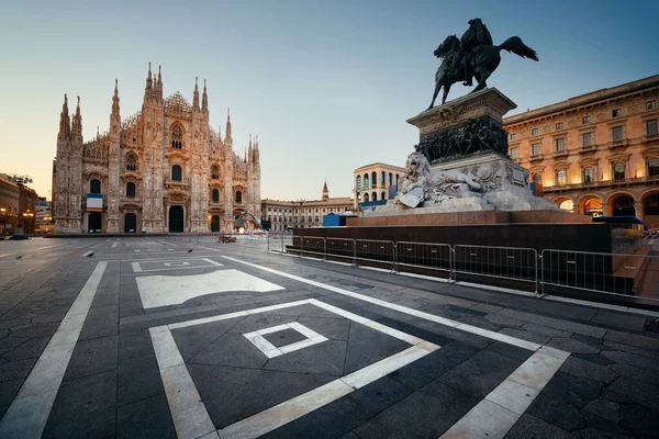 Monument Över Kung Victor Emmanuel Katedraltorget Eller Piazza Del Duomo — Stockfoto