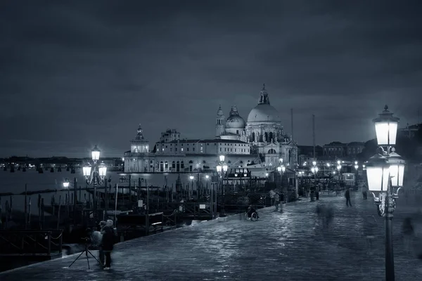 Benátky Noci Kostelem Santa Maria Della Salute Historické Architektury Itálii — Stock fotografie