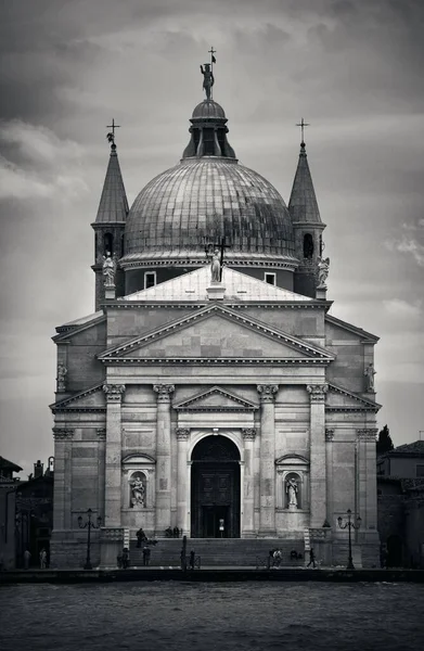 Iglesia Sobre Mar Con Cúpula Venecia Italia —  Fotos de Stock