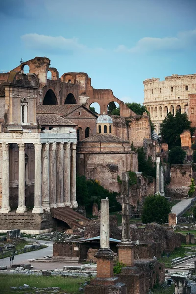 古代建築の遺跡とローマフォーラム イタリア — ストック写真