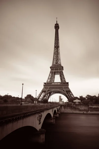 Paris Fransa Daki Seine Nehri Nde Köprüsü Olan Eyfel Kulesi — Stok fotoğraf