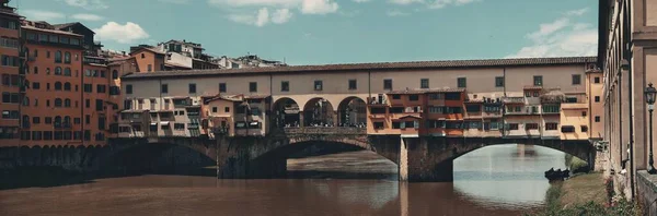 Ponte Vecchio Arno Folyóra Panorámás Firenze Olaszország — Stock Fotó