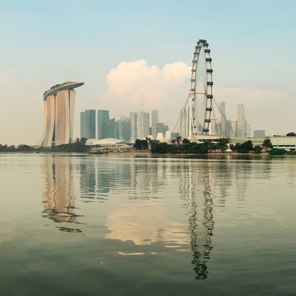 Singapore Skyline Met Stedelijke Gebouwen Boven Water — Stockfoto