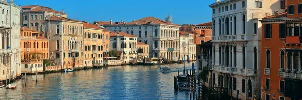 歴史的な建物とヴェネツィア運河のパノラマビュー イタリア — ストック写真