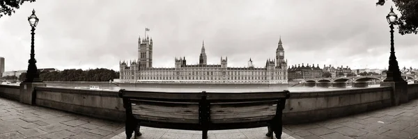 Sandalye Waterfront Londra Westminster Panorama — Stok fotoğraf