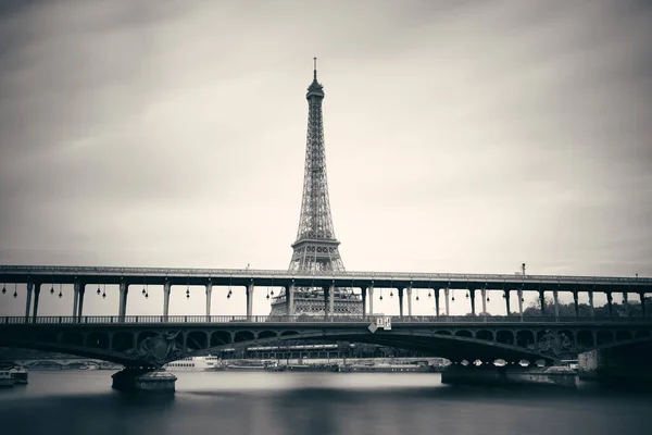 Река Сена Эйфелева Башня Париже Франция — стоковое фото