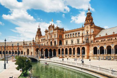 İspanya 'nın Sevilla şehrinde Plaza de Espana ya da İspanya Meydanı yakın çekim görüntüsü