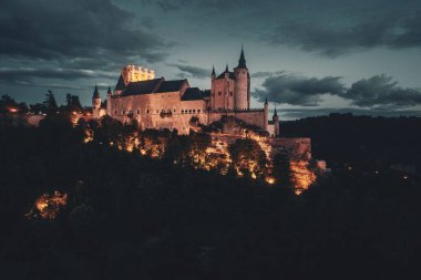 İspanya 'nın en ünlü hava manzarası Segovia' lı Alcazar..