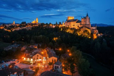 İspanya 'nın en ünlü hava manzarası Segovia' lı Alcazar..