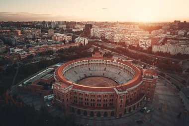 Madrid Plaza de Toros de Las Ventas (Las Ventas Bullring) İspanya 'daki tarihi binaların hava manzarası.