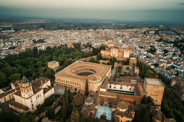 西班牙格拉纳达具有历史建筑的Alhambra鸟瞰图 — 图库照片