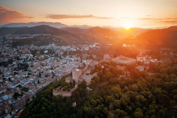 Vista Aérea Alhambra Nascer Sol Com Edifícios Históricos Granada Espanha — Fotografia de Stock