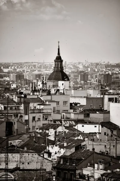 Madrid Skyline Takutsikt Med Byggnader Och Klocktorn Kyrka Spanien — Stockfoto