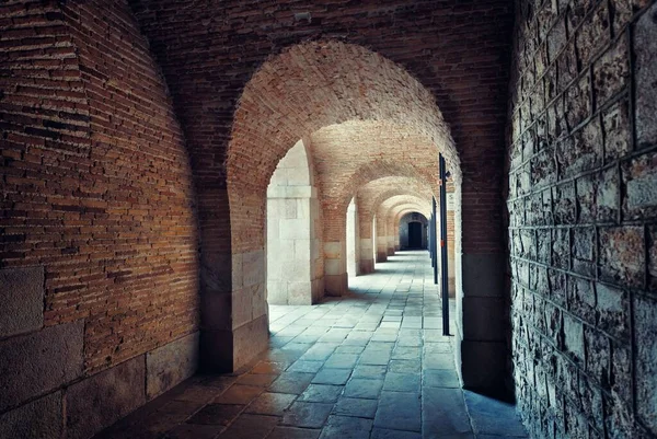 Chodník Klenutou Konstrukcí Pevnost Castell Montjuic Barceloně Španělsko — Stock fotografie