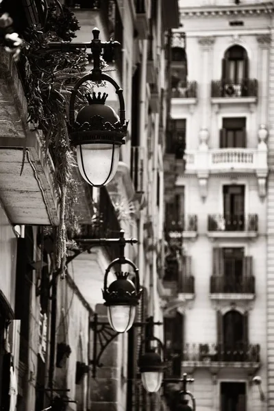 Vista Calle Con Lámpara Vintage Barcelona España —  Fotos de Stock