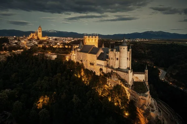Alcazar Von Segovia Als Berühmtes Wahrzeichen Spaniens Bei Nacht — Stockfoto
