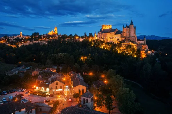İspanya 'nın en ünlü hava manzarası Segovia' lı Alcazar..