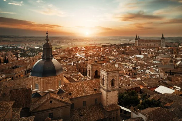 Widok Lotu Ptaka Panoramę Miasta Toledo Zabytkowymi Budynkami Zachodzie Słońca — Zdjęcie stockowe