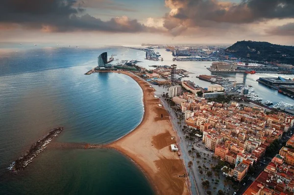 スペインのバルセロナ海岸桟橋の空中ビュー — ストック写真