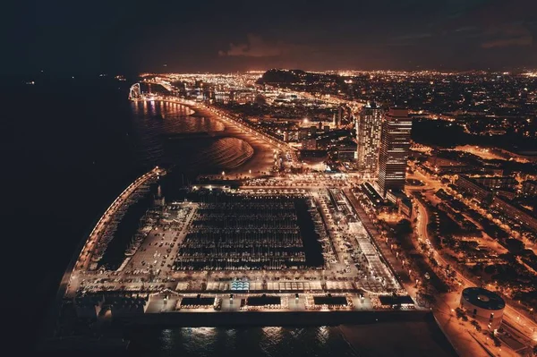 Barcelonan Rannikon Laituri Antenni Näkymä Yöllä Espanjassa — kuvapankkivalokuva