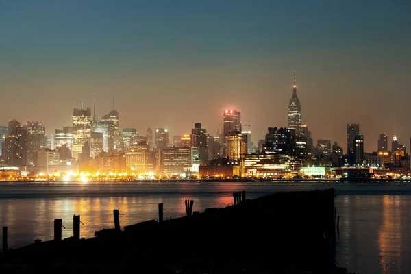朝はミッドタウン ニューヨーク市の都市スカイライン — ストック写真