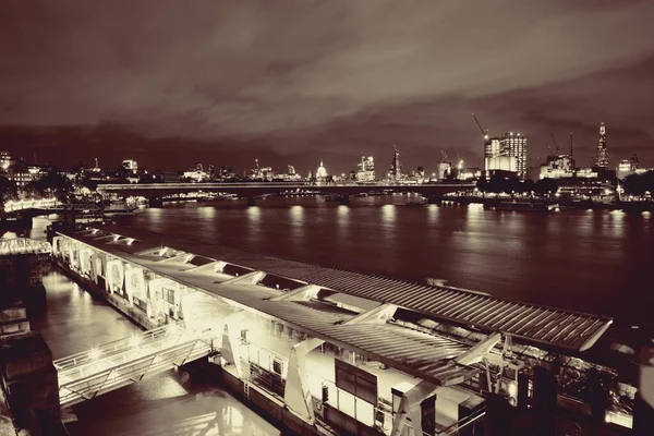 Paisagem Urbana Londres Com Edifícios Urbanos Sobre Rio Tamisa Noite — Fotografia de Stock