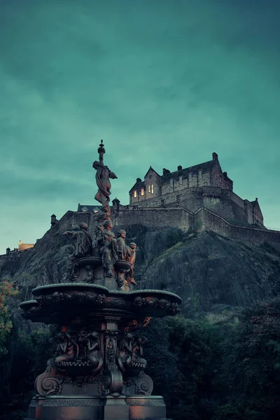 爱丁堡城堡以喷泉为著名的城市地标 联合王国 — 图库照片