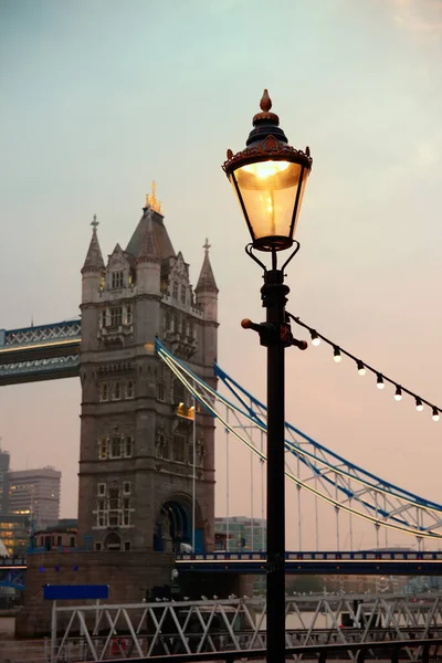 Tower Bridge Και Vintage Φωτιστικό Στο Λονδίνο — Φωτογραφία Αρχείου