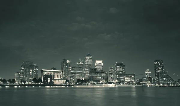 Obchodní Čtvrť Canary Wharf Londýně Noci Nad Řekou Temží — Stock fotografie