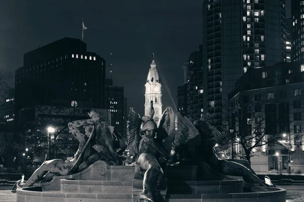 费城市政厅和雕像在晚上 — 图库照片
