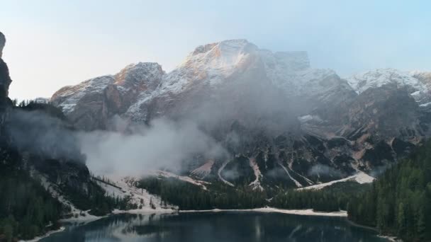 Vista Aerea Del Lago Delle Montagne Dolomiti Italia — Video Stock