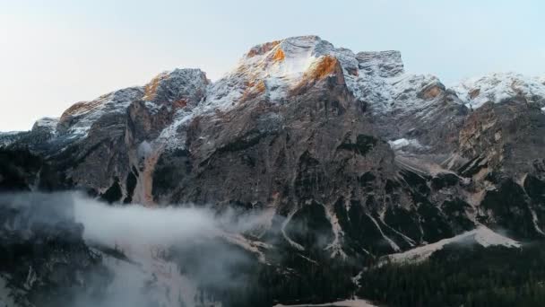 Flygfoto Över Sjö Och Berg Dolomiter Italien — Stockvideo