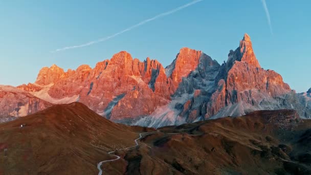 Letecký Pohled Západ Slunce Malebnou Skalnatou Krajinu Dolomity Itálie — Stock video