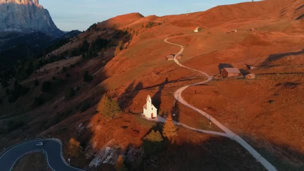 Paisagem Pitoresca Igreja Vale Alpino Dolomites Áustria — Vídeo de Stock