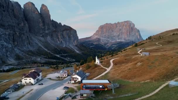 Pintoresco Paisaje Iglesia Valle Alpino Dolomitas Austria — Vídeo de stock