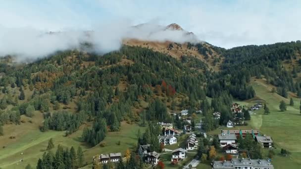 Malebná Krajina Obce Alpském Údolí Dolomity Itálie — Stock video