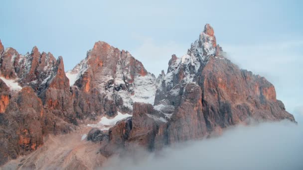絵のように美しい岩の風景の空中ビュー ドロミテ イタリア — ストック動画