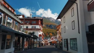 Kuzey İtalya 'nın Venedik bölgesindeki Cortina antik mimarisi (Dolomitik) Alpleri