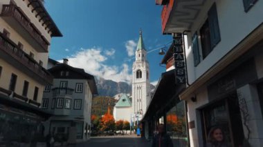 Kuzey İtalya 'nın Venedik bölgesindeki Cortina antik mimarisi (Dolomitik) Alpleri