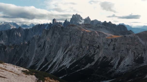 Vista Aérea Paisagem Rochosa Pitoresca Dolomites Itália — Vídeo de Stock